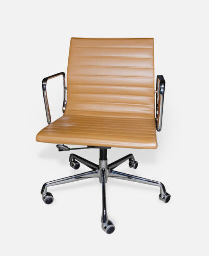Office chair EA 117, Aluminium Group, Charles + Ray Eames