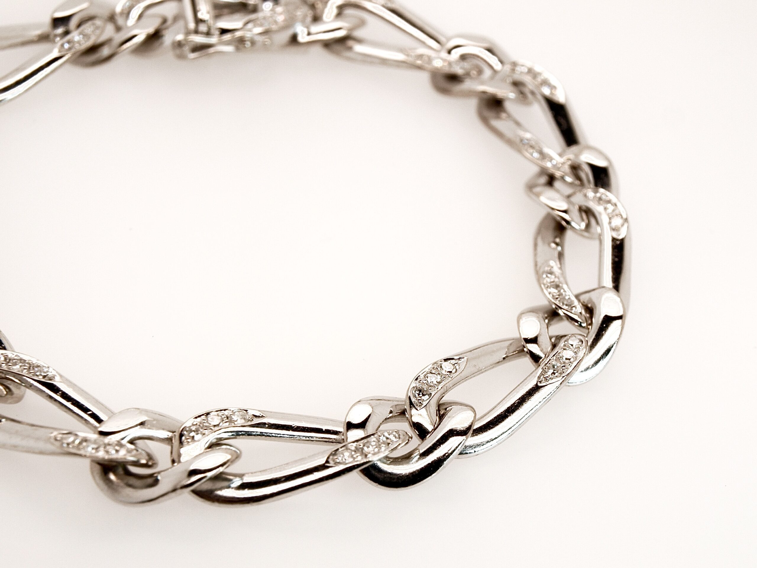 Exclusive White Gold Bracelet, Swiss Jeweller Craftsmanship, c. 2000 - Image 2